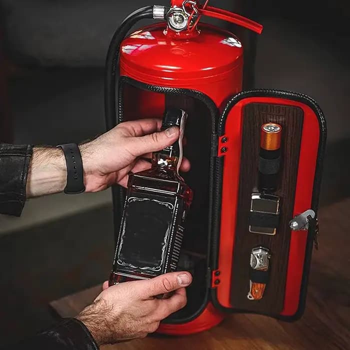 Boîte à vin en forme d'extincteur