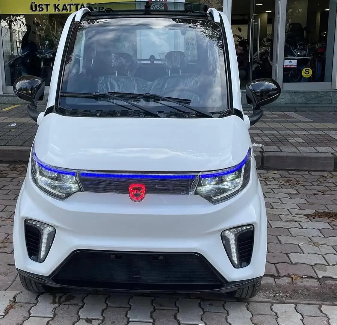 POUR VOUS! Voiture électrique Yuki Hector PRO 2.0, scooter électrique 4 roues pour adultes, véhicule