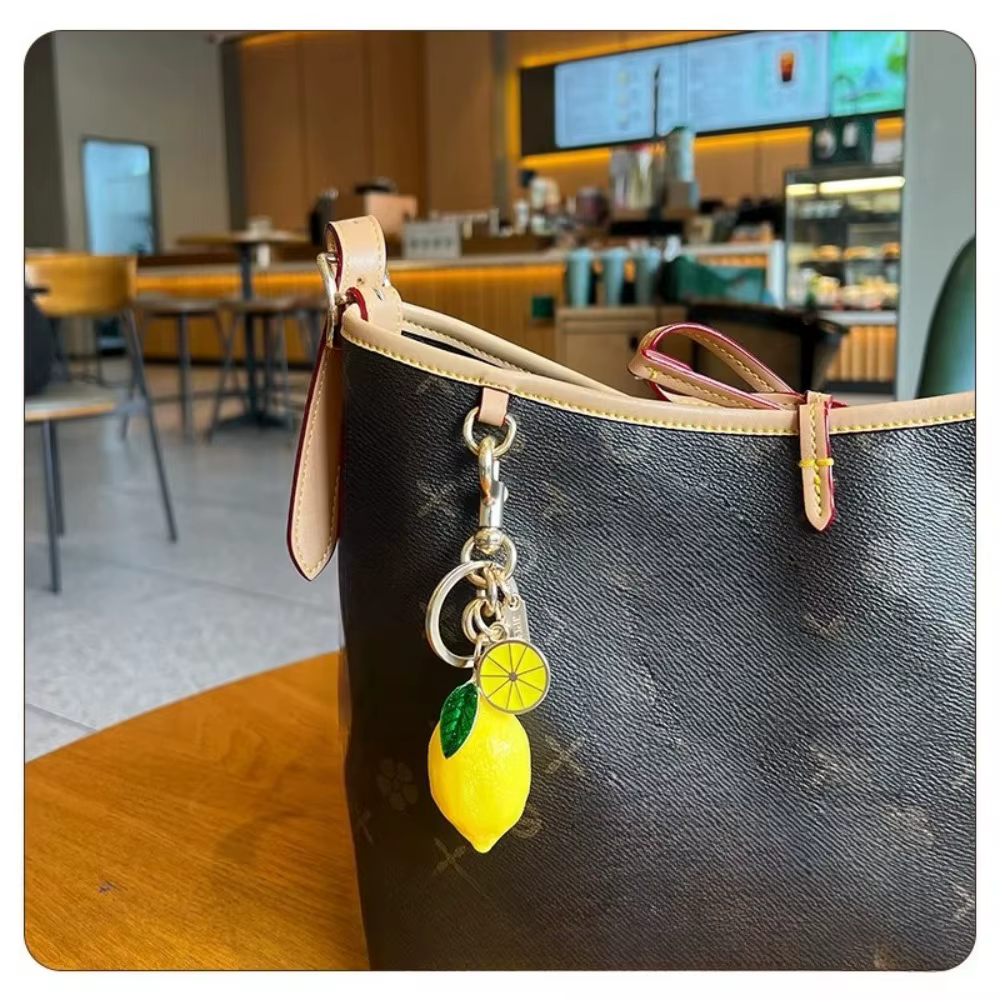 Porte-clés de voiture frais et minimaliste, accessoires de sac, pendentif de fruits de citron, accessoires cadeaux de vacances