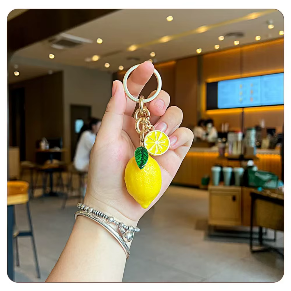 Porte-clés de voiture frais et minimaliste, accessoires de sac, pendentif de fruits de citron, accessoires cadeaux de vacances