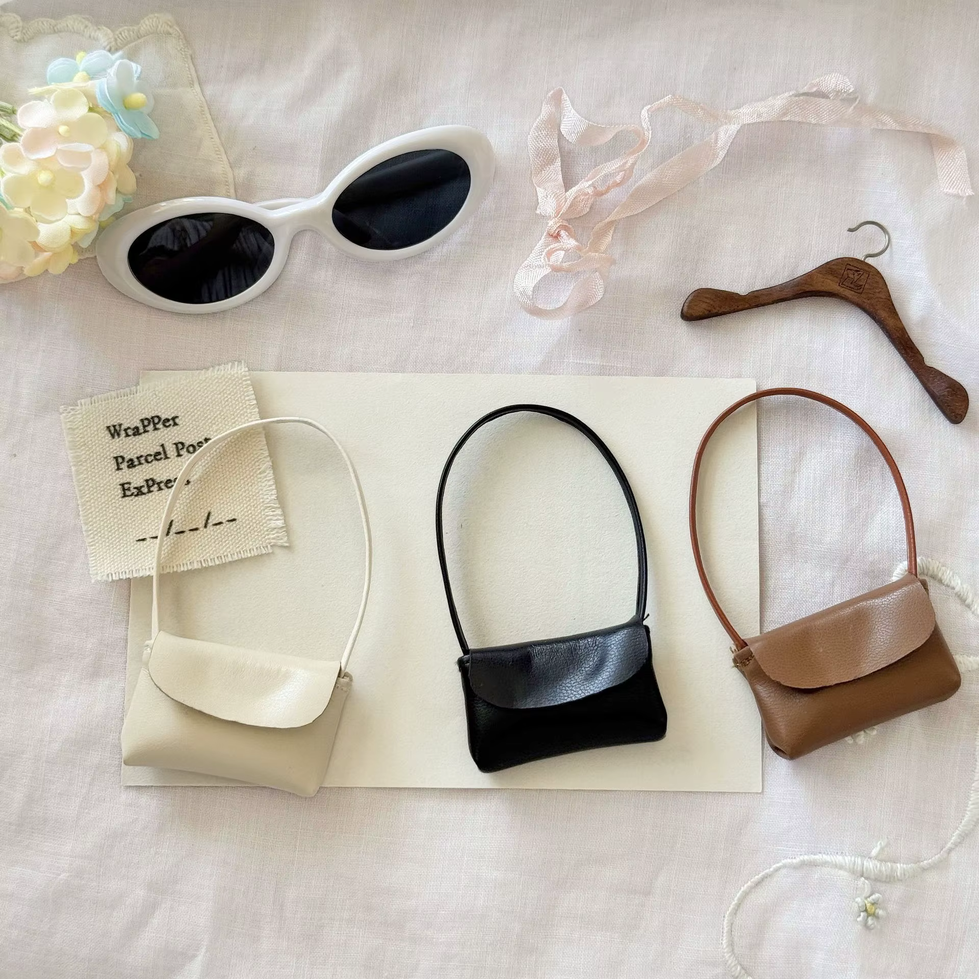 Mini sac à main de poupée en cuir exquis, sac à bandoulière adapté à une poupée de chat à longues jambes de 10-15cm et une décoration de vêtements de poupée BJD 1/8