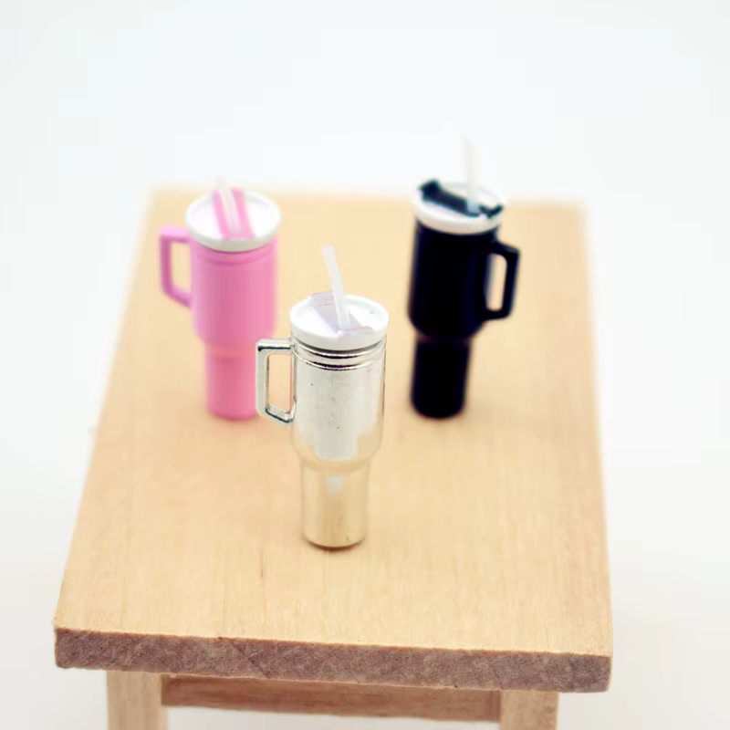 Maison de poupée Mini tasse d'eau Thermos avec paille tasse d'eau modèle Simulation bricolage Miniature scène alimentaire ornements décor à la maison décoration