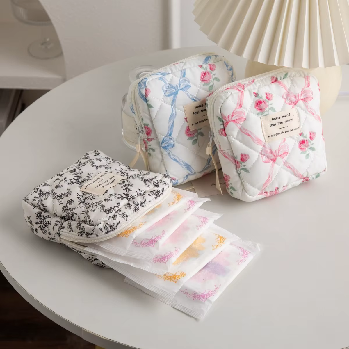Mini sac à cosmétiques carré mignon pour femmes, écouteurs portables, rouge à lèvres, serviettes hygiéniques, pochette de rangement, petits sacs de maquillage à fermeture éclair