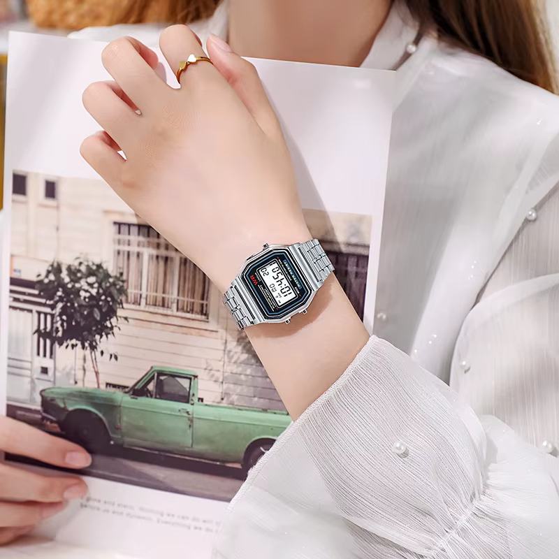 Montres de luxe en or rose pour hommes et femmes, affichage numérique électronique, horloge de style rétro