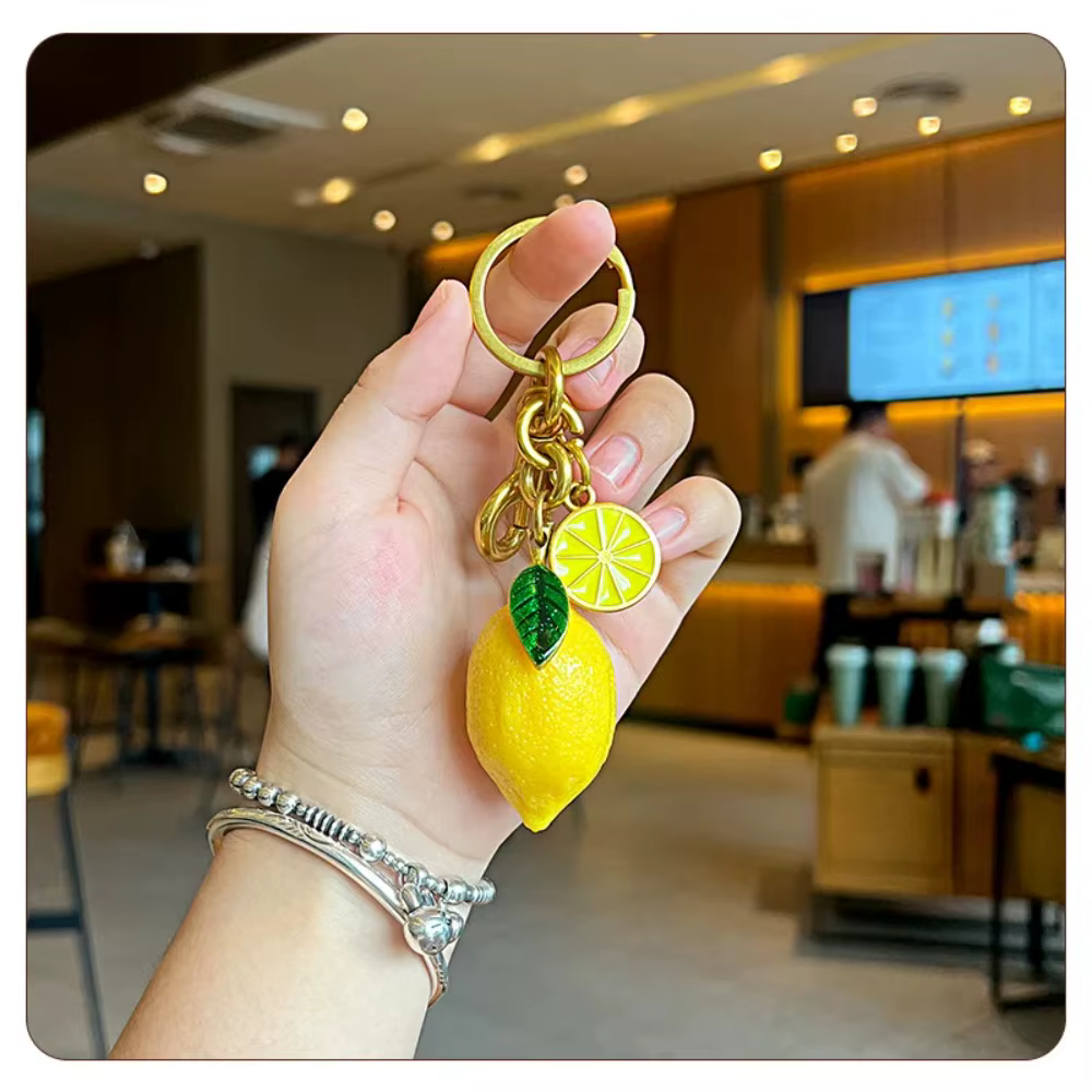 Porte-clés de voiture frais et minimaliste, accessoires de sac, pendentif de fruits de citron, accessoires cadeaux de vacances