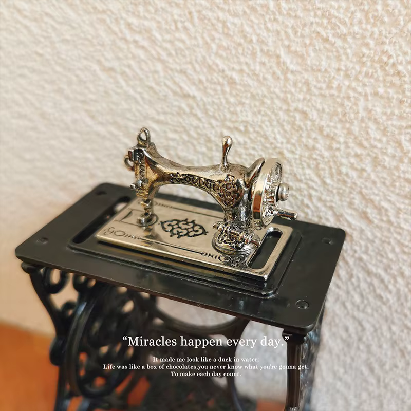 Modèle de scène de jouet alimentaire Miniature, accessoires de maison de poupée, magasin de vêtements rétro nostalgique, mini tête de machine à coudre