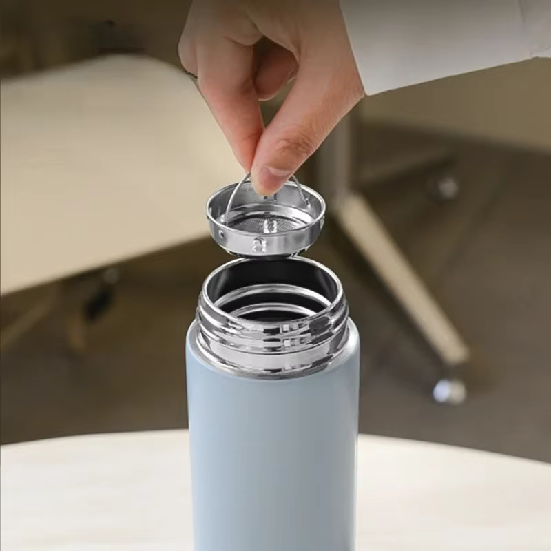 Mini Thermos de poche intelligent, bouteille d'eau avec affichage de la température de 200ml, flacons sous vide en acier inoxydable avec filtre