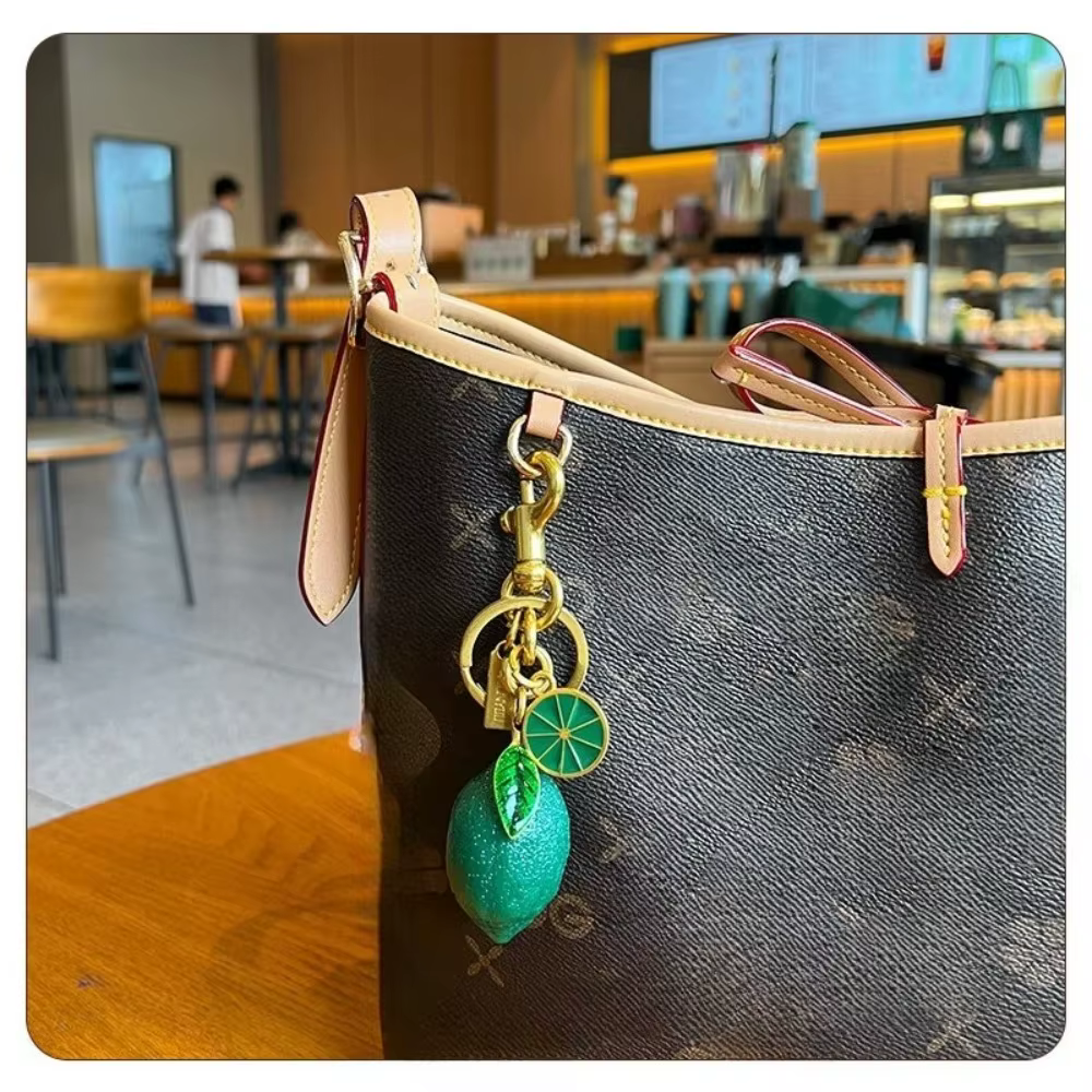 Porte-clés de voiture frais et minimaliste, accessoires de sac, pendentif de fruits de citron, accessoires cadeaux de vacances