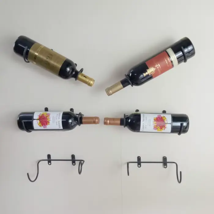 Casier à vin suspendu en fer forgé