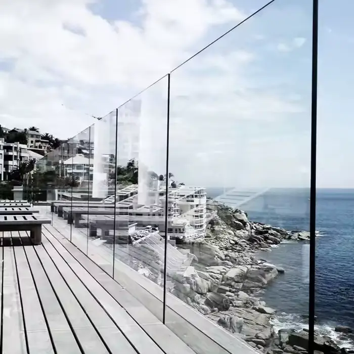 Barrières et rampes en verre architecturales sur mesure (acier inoxydable) / Poteaux