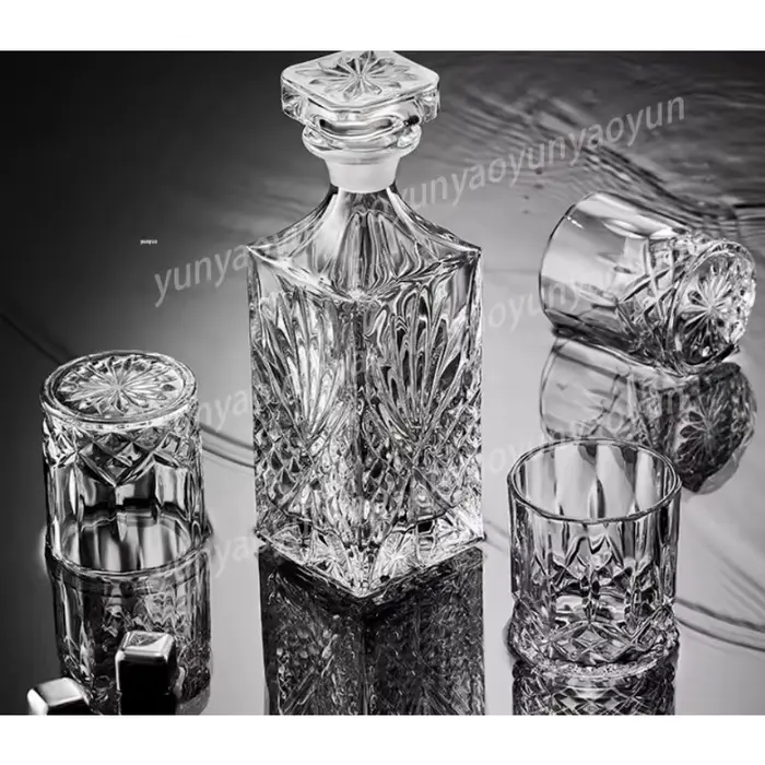 Ensemble de verres à vin en cristal de haute qualité avec carafe et couvercle
